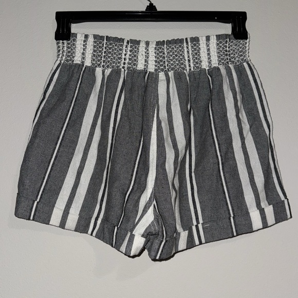 Grey and white striped shorts size M - Picture 2 of 2